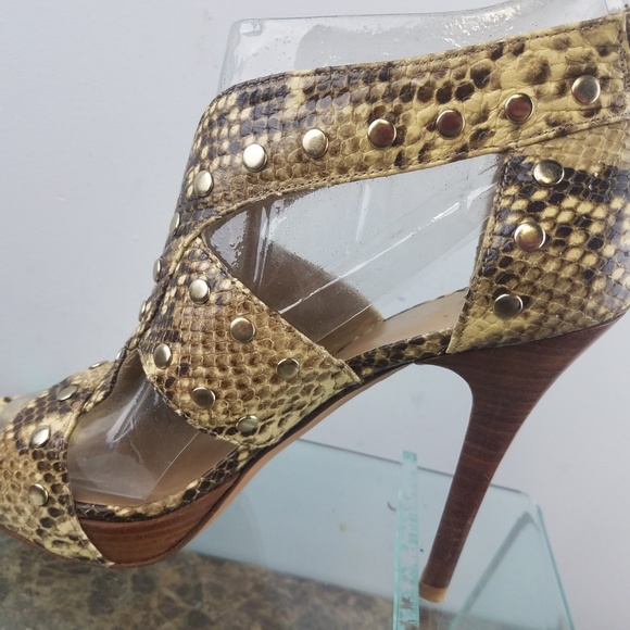 Stuart Weitzman Snake Stiletto T-Strap Pumps 6.5M - Picture 2 of 8